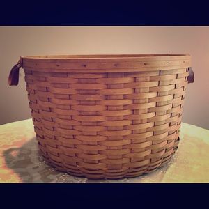 Longaberger Large Round Basket w/ maple lid
